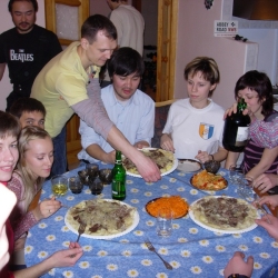 А тут Баха как начал угощать!