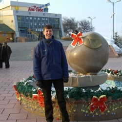 Все хотят сфоткаться с яблоком!