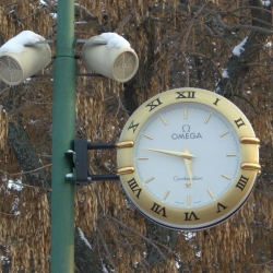 Часы.