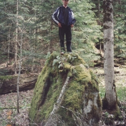 Ванька на камушке