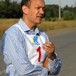 Роджер Фокс открывает соревнование