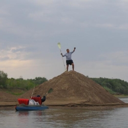 Памятник туристу-воднику на Урале