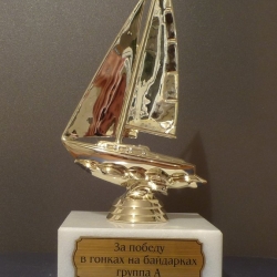 СтатУя за победу в гонке на байдарках