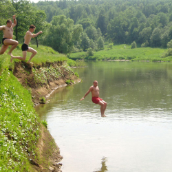 В воду!